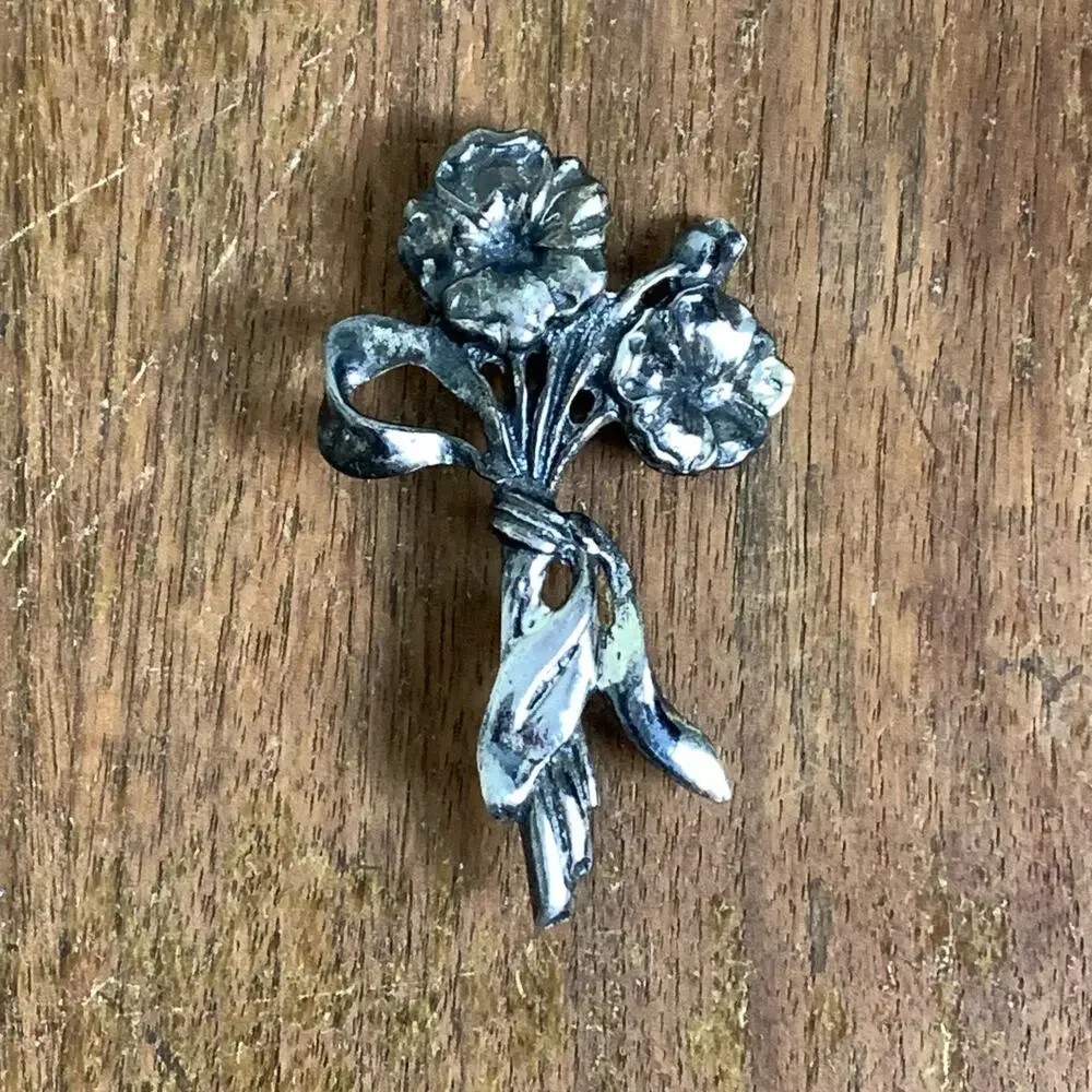 Danecraft VINTAGE sterling‎ marked silver floral brooch